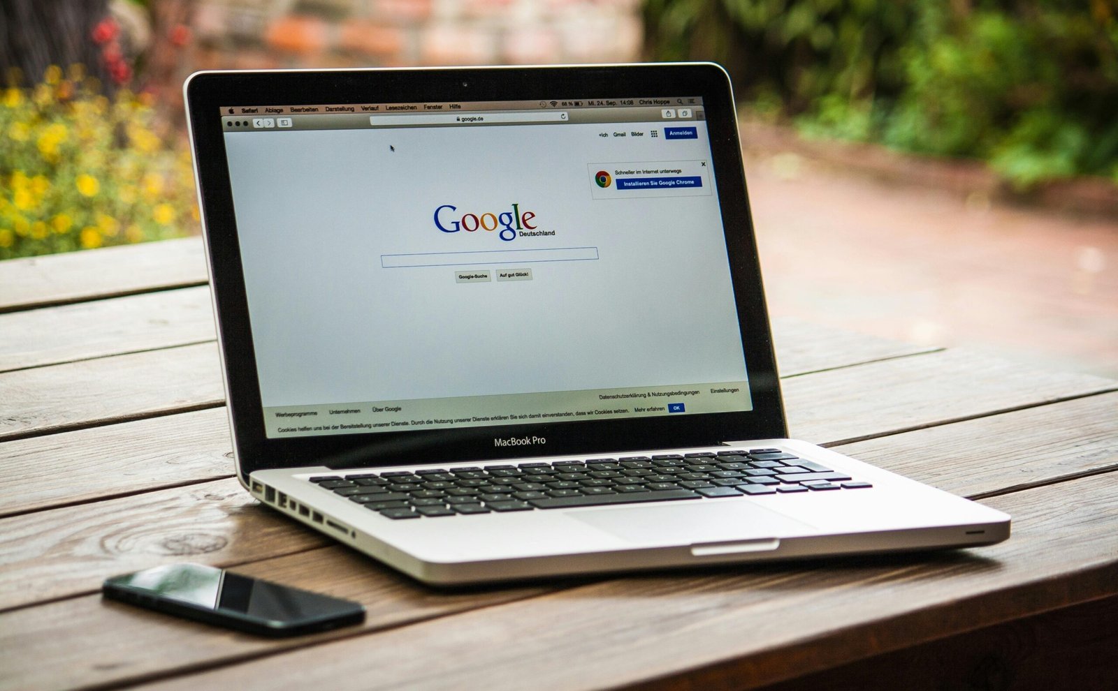Crafting Expert Google Ads Campaigns for Targeted Advertising and Higher Conversions